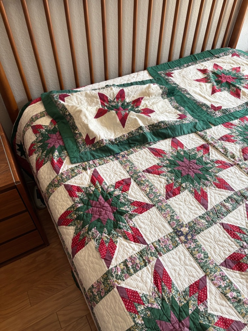 Vintage Handmade Green and Red Star Patchwork Cotton Quilt with 2 pillow covers